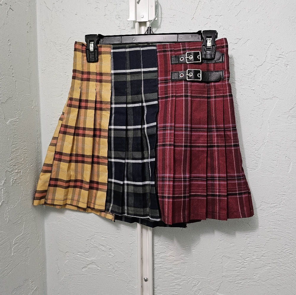 Plaid mini skirt